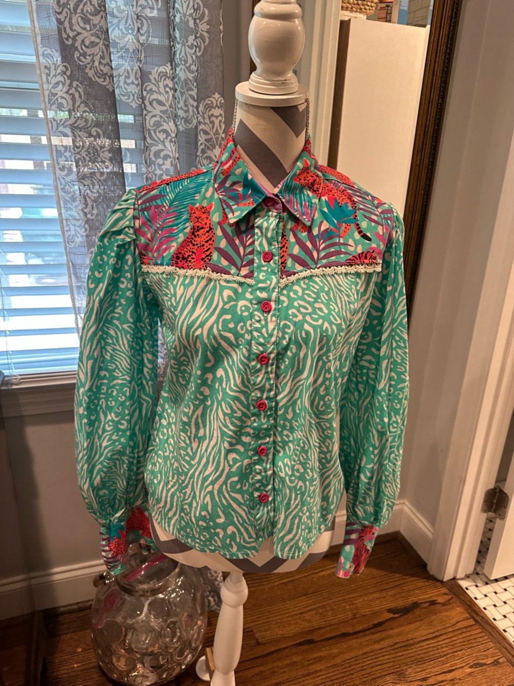 Turquoise Animal Print Button-Down Shirt with Tropical Accents NWOT the Tellier